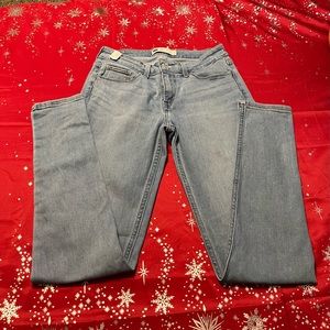 Levi skinny leg jeans with a stretch. Size 29 waist and 30 long.